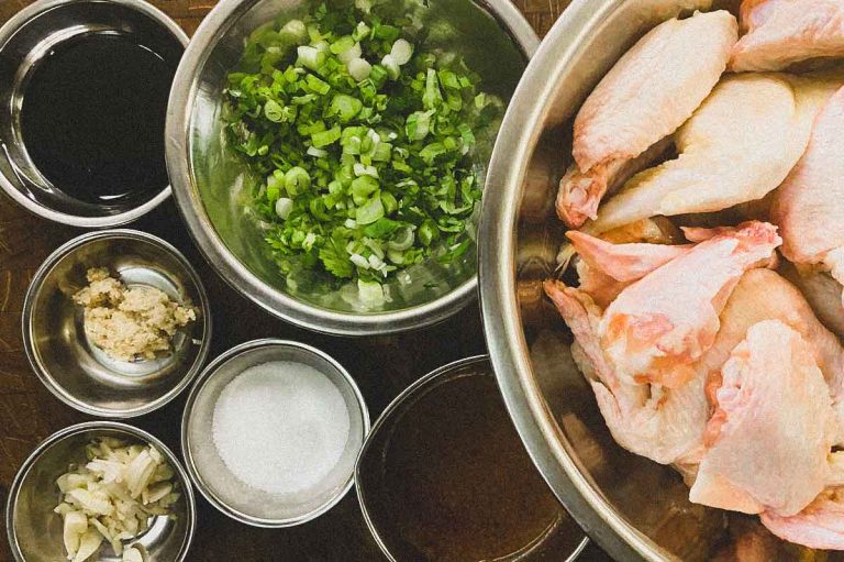 Indonesian Chicken Wings - A finger licking recipe at Cook Eat World
