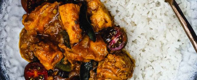 A bowl of chicken chukka curry with rice.