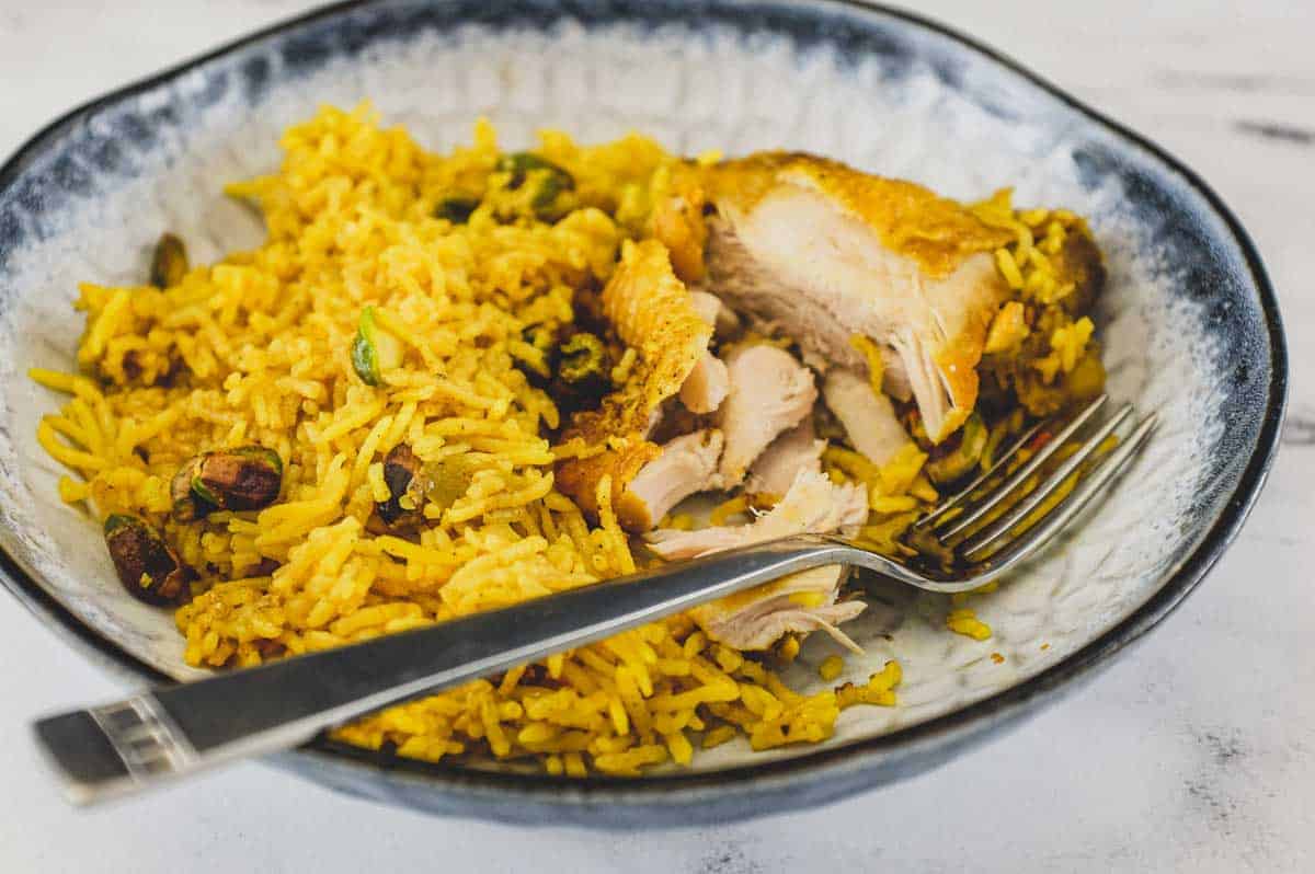 A bowl of rice with chicken (chicken Pilaf)