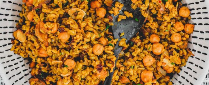 Freekeh cooked with onion and chickpeas in a large serving bowl