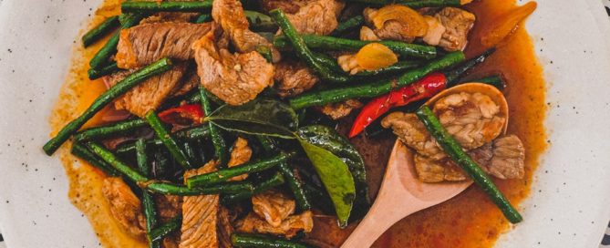 Beef in Thai Prik King chilli sauce with beans and kaffir lime leaves.