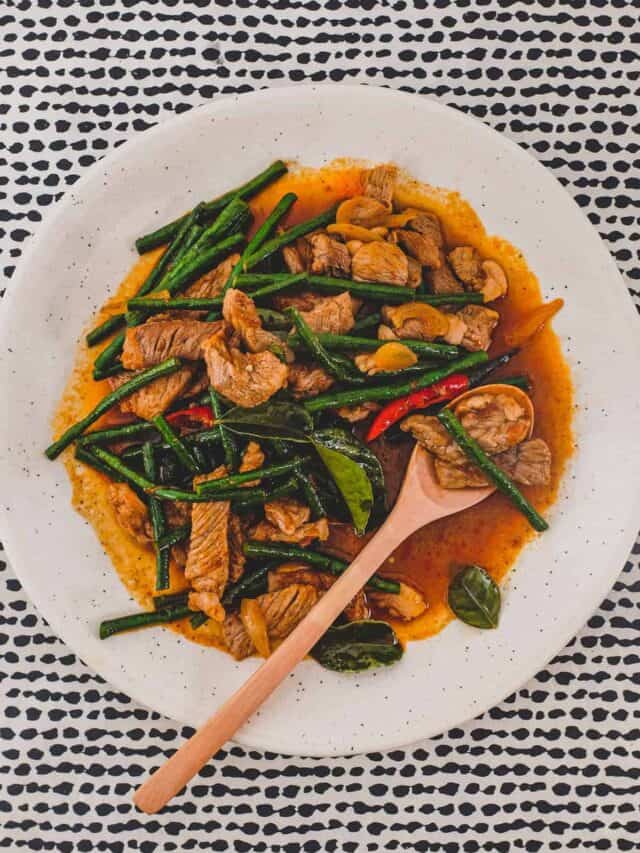 Beef in Thai Prik King chilli sauce with beans and kaffir lime leaves.