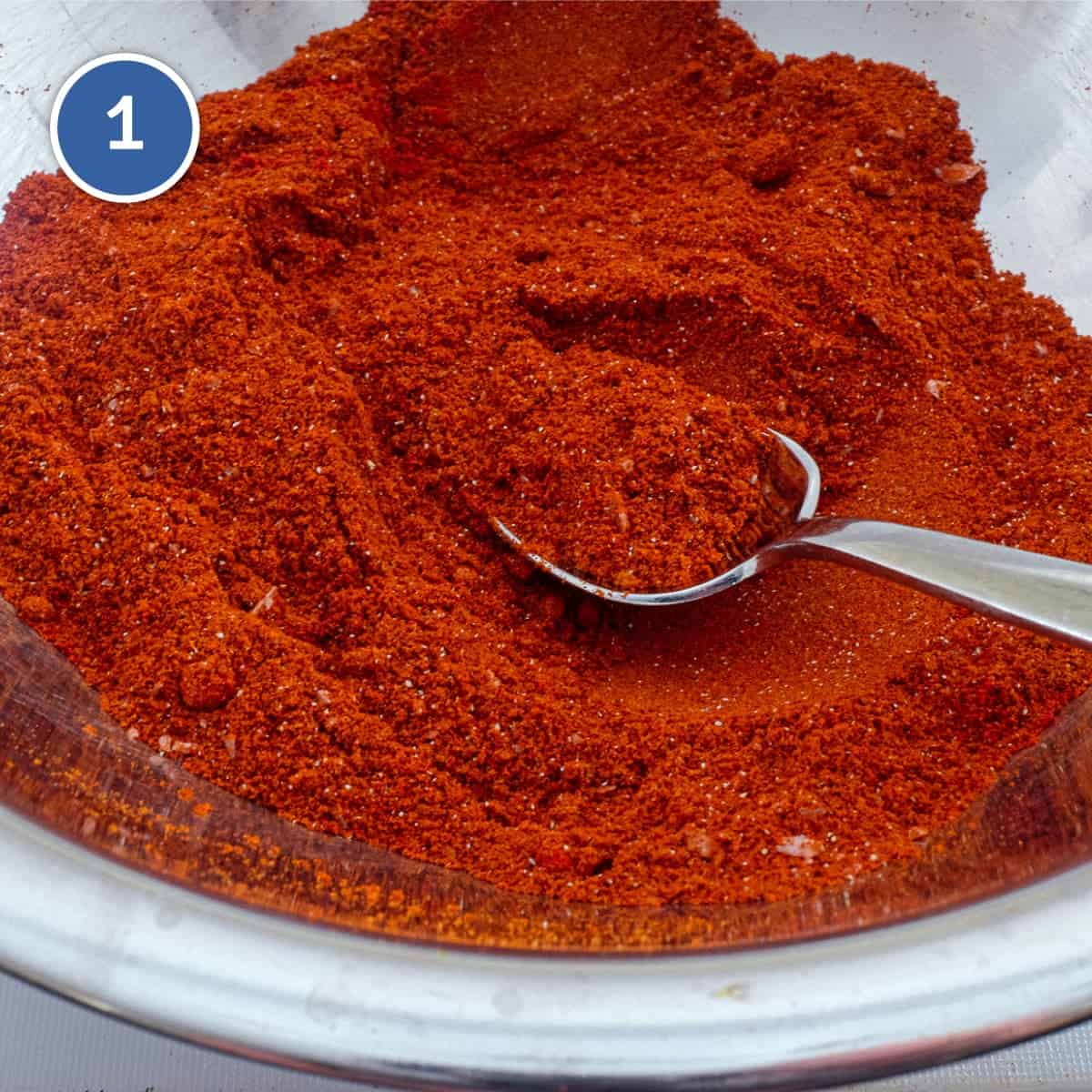 Paprika in a bowl with a spoon for Pampanella Molisana