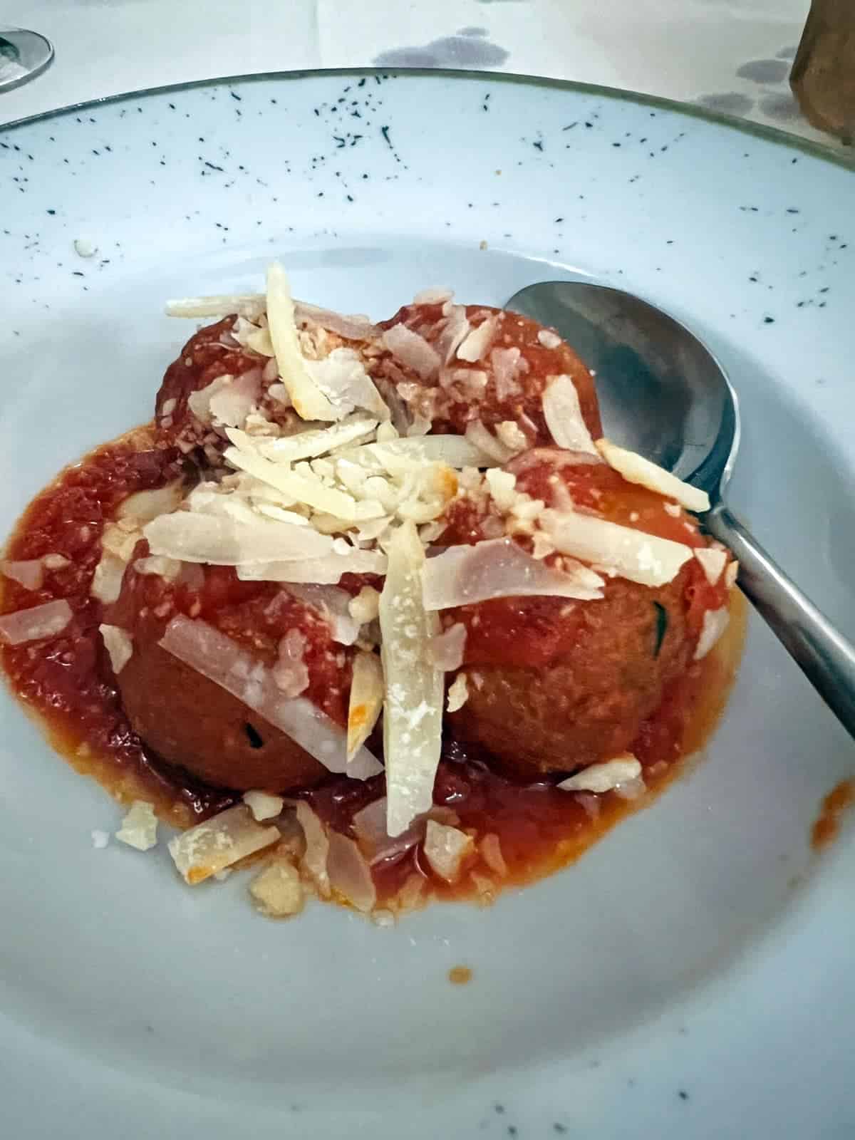 cacio e uova in a bowl