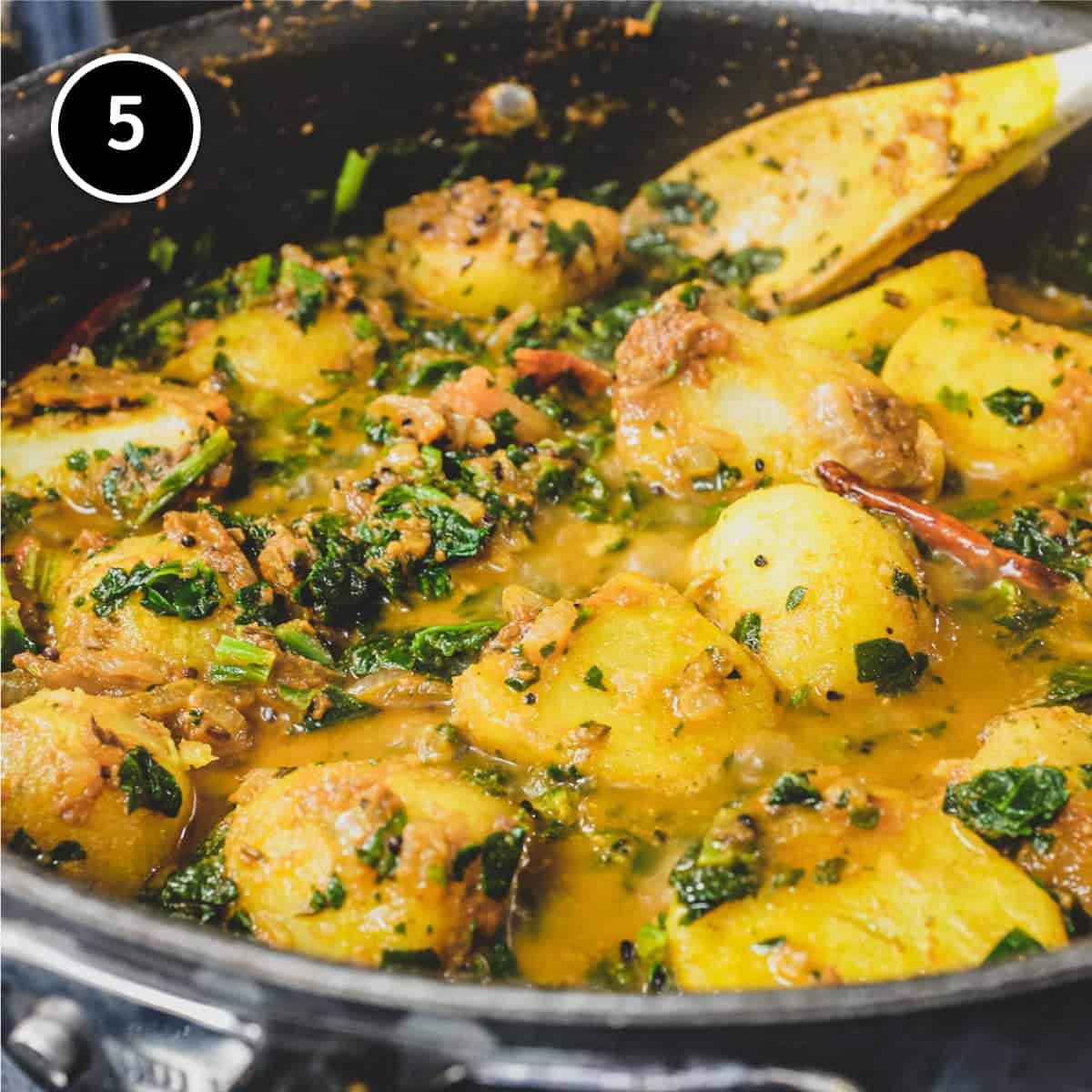 Simmering Saag Aloo (Spinach & Potato curry)