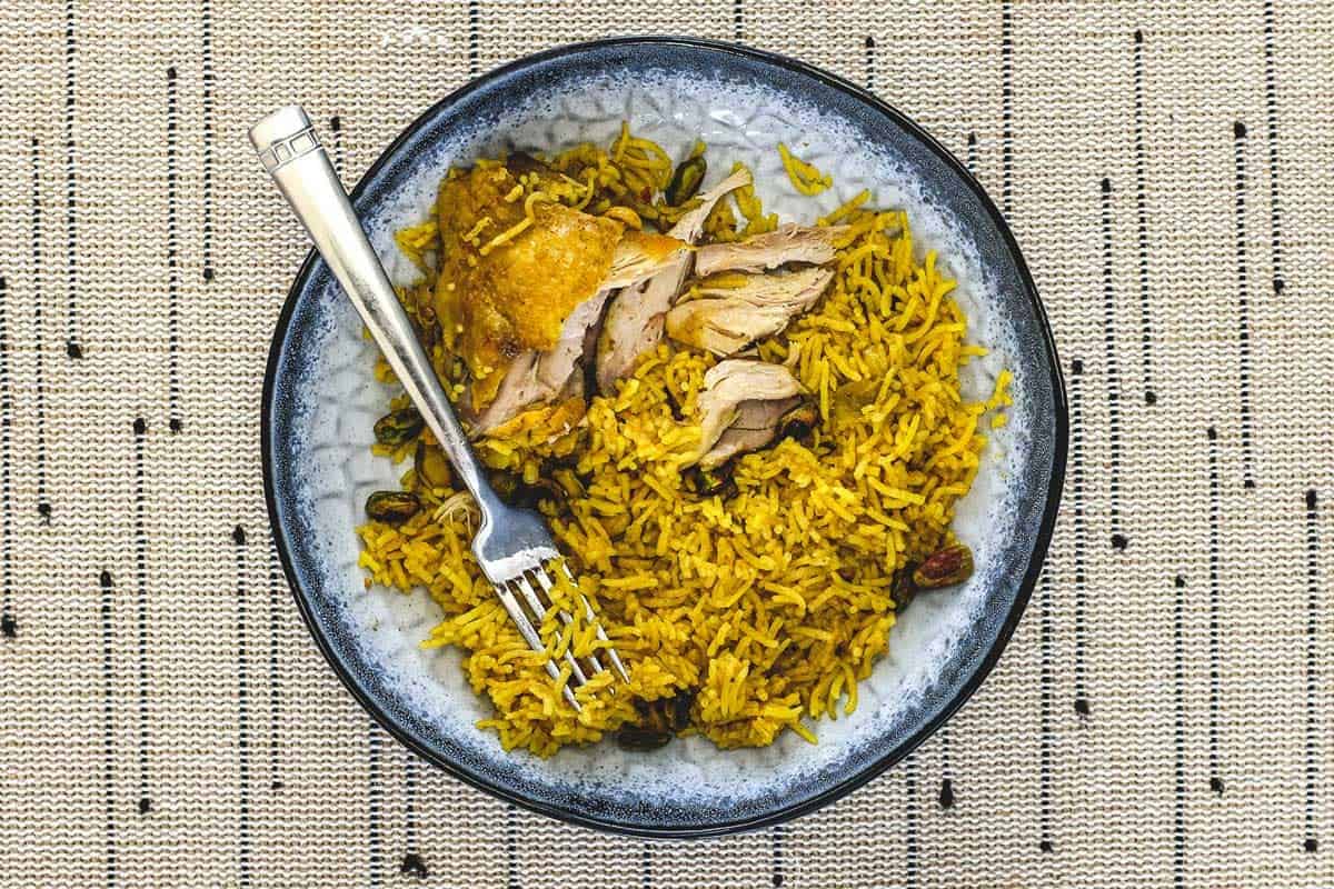 A bowl of rice with chicken (chicken Pilaf)