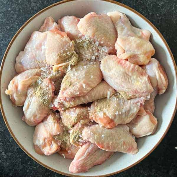 Chicken wings with seasoned with salt & pepper