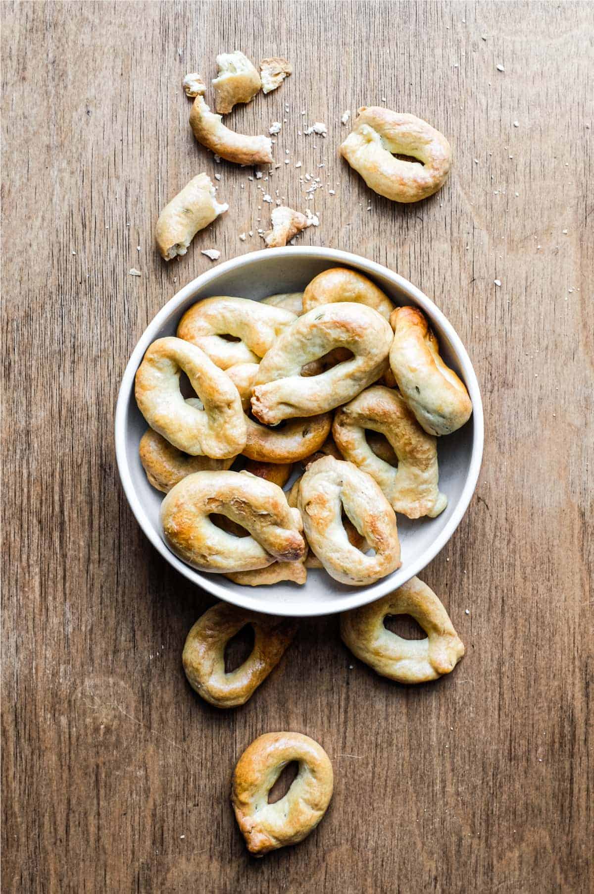 A bowl of Taralli Pugliesi (bread snacks from Italy)