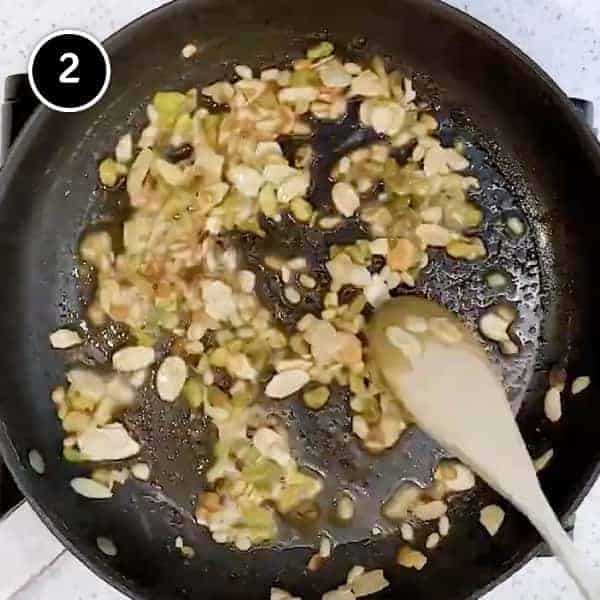 Frying nuts in butter in a small frying pan