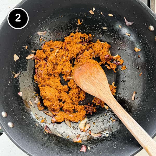 Gaeng Hung Lay (Northern Thai Pork Curry) | cookeatworld.com frying gaeng hung lay curry paste