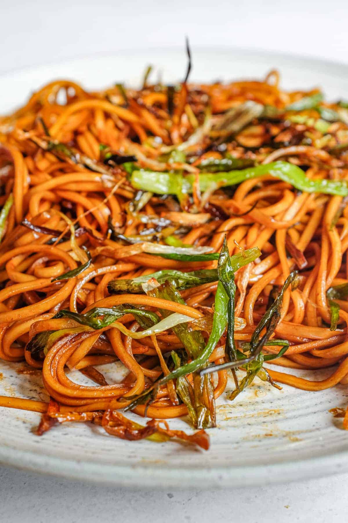 A close view of Scallion oil noodles.
