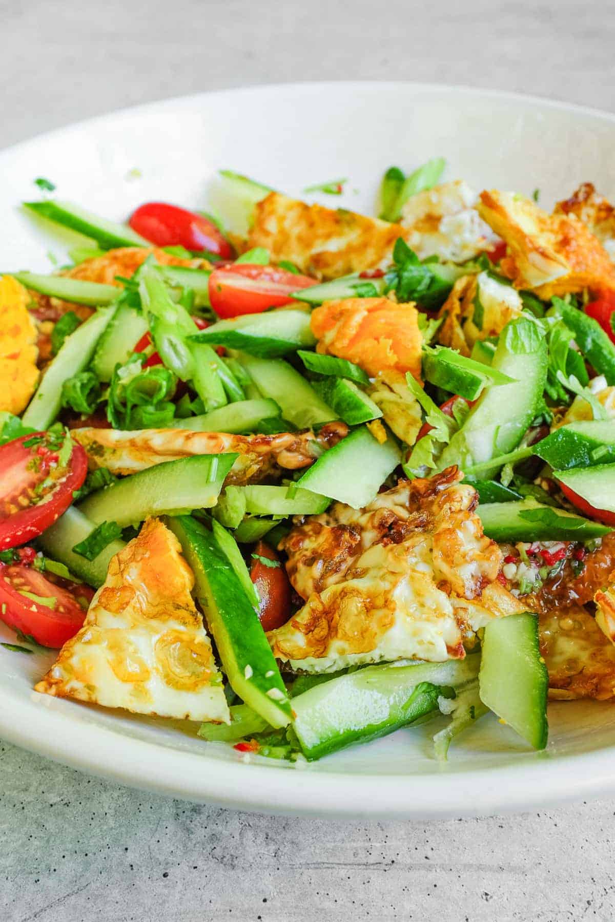 Crispy fried eggs in Thai salad with lime and fish sauce dressing