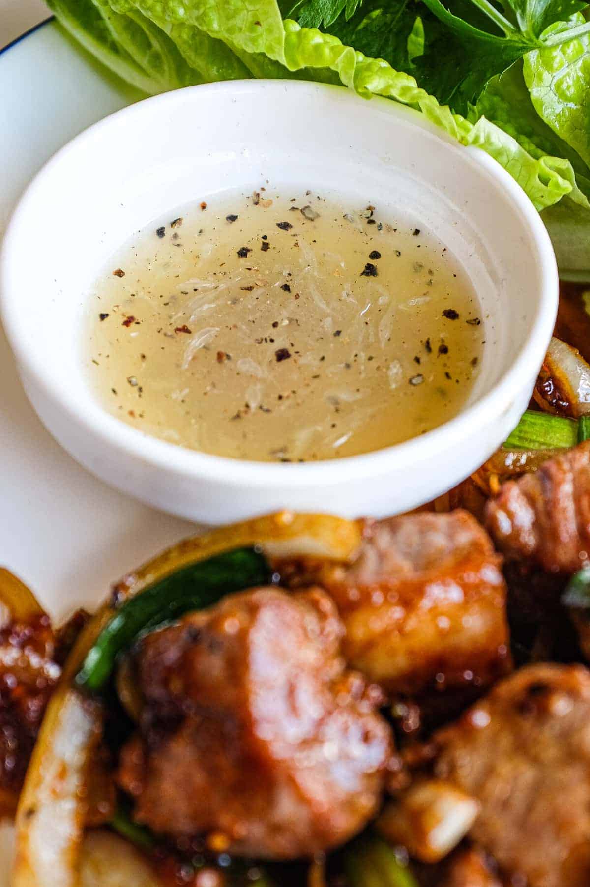 Cubed sirloin steak with oyster sauce, soy sauce, garlic and black pepper