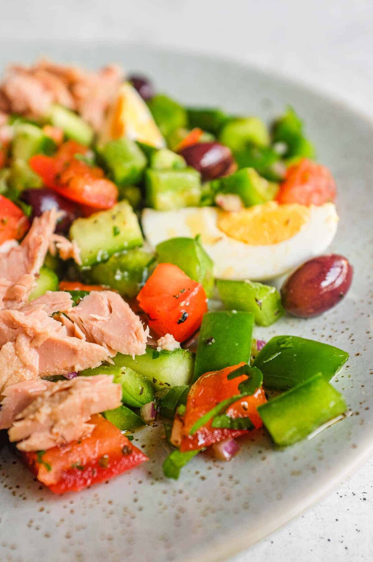 Fresh Tunisian salad dressed with lemon, olive oil and harissa